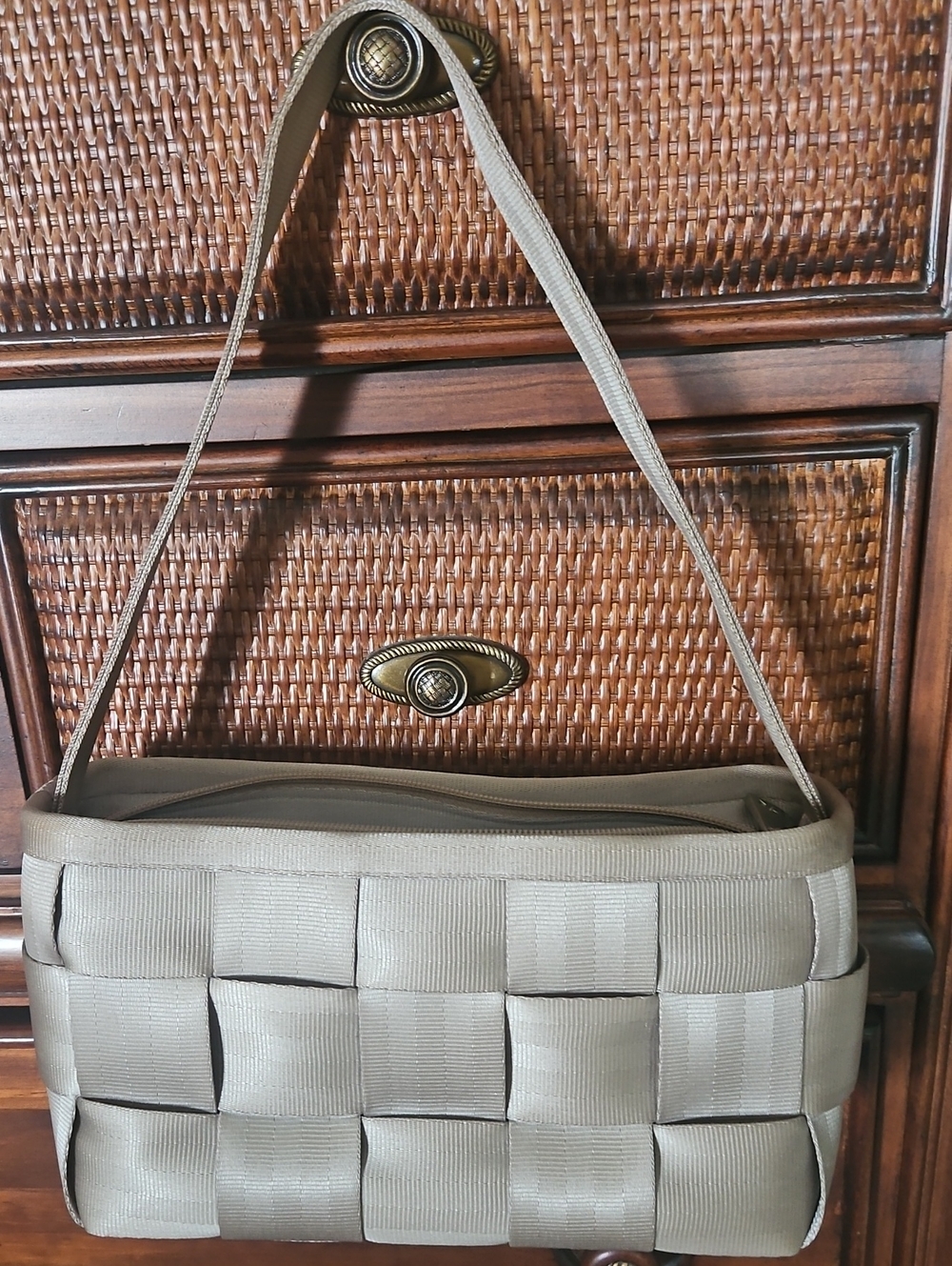 Harveys The Original Seatbelt Bag Baguette Shoulder Purse in Pearl 10x4x6